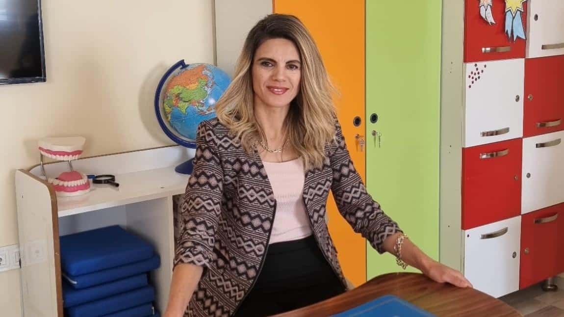 Gülhan AKÇAY - Öğretmen